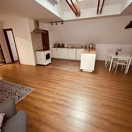 Apartament Pataky *